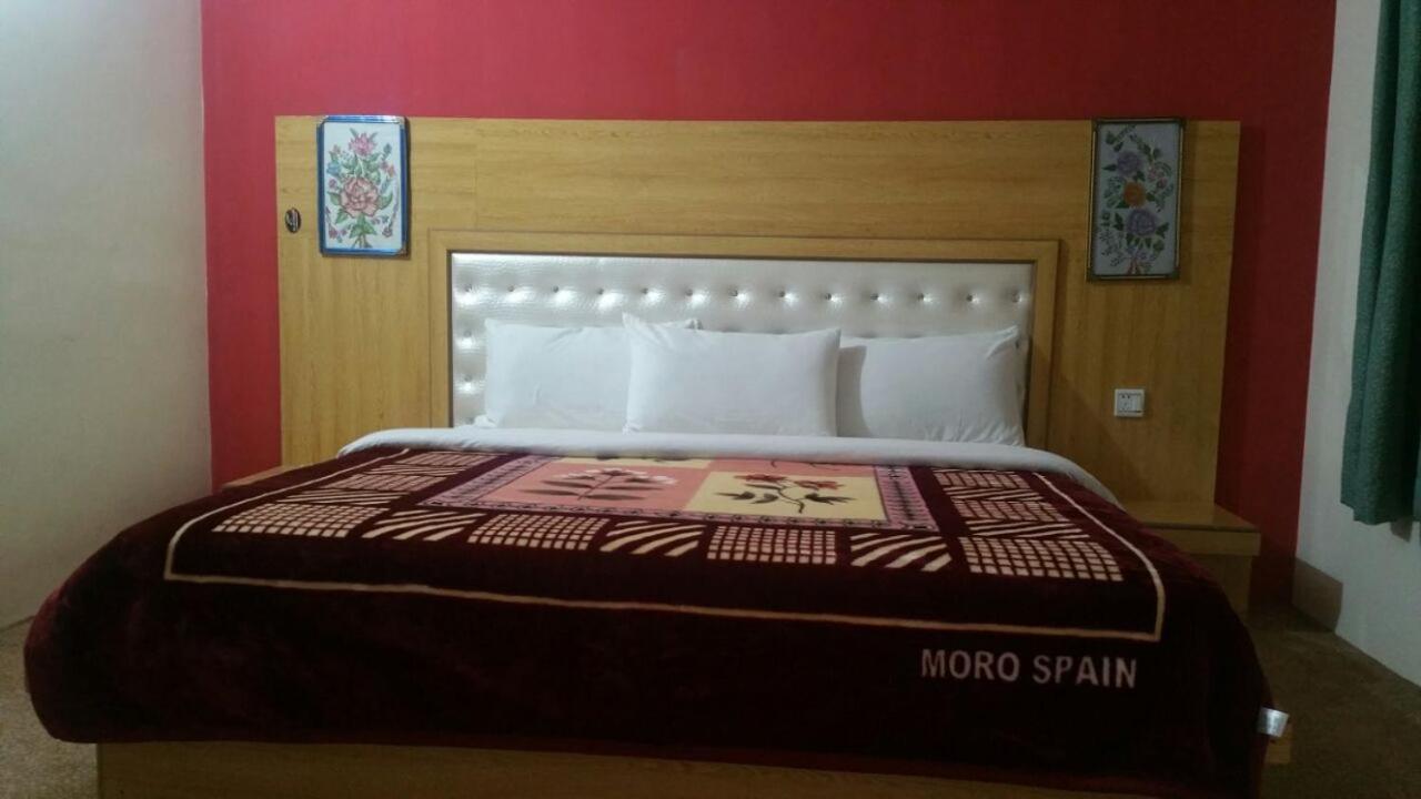 Eden Lake View Hotel Karimabad  Exterior photo